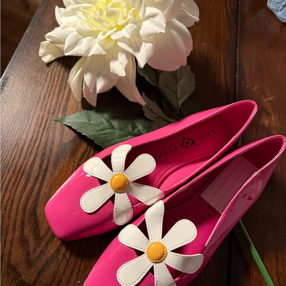 Chic pink Floral Women's Loafers size 5.5 EVIE Daisy